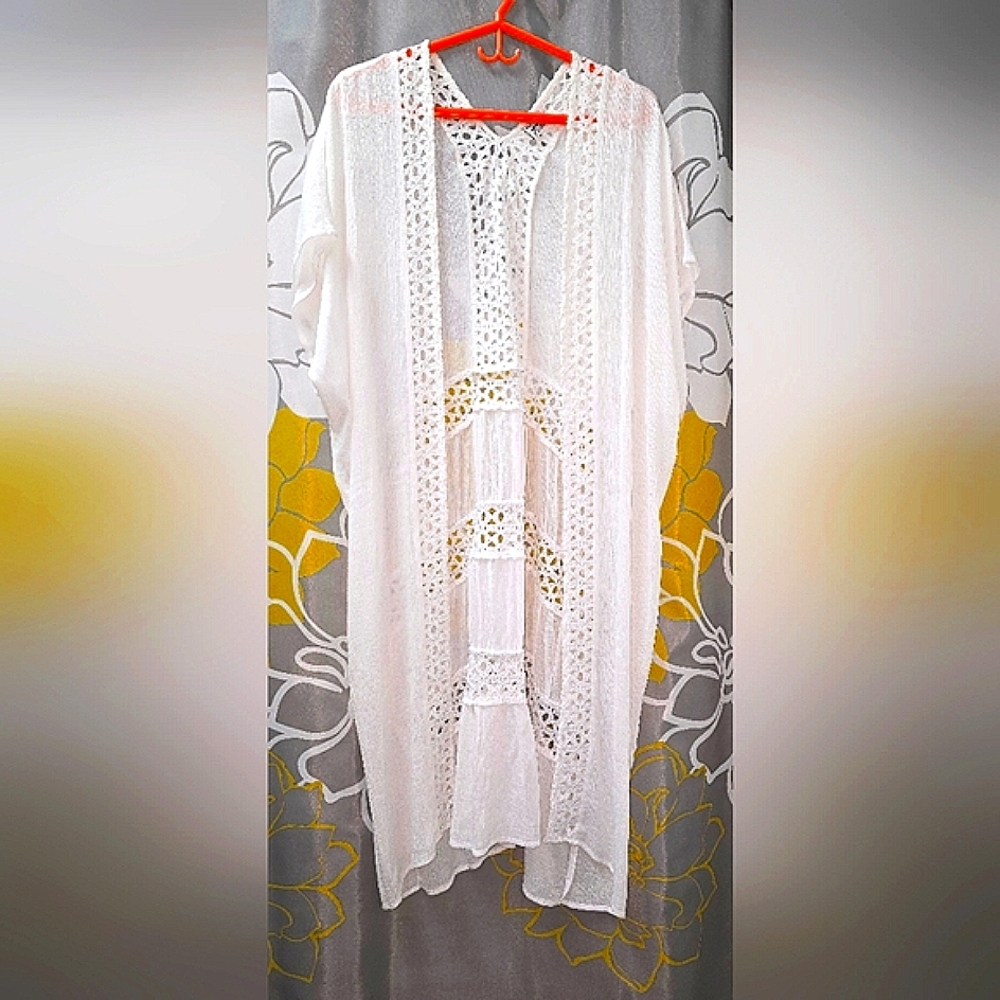 Anna & Ava White Crochet Cover-Up/Kimono